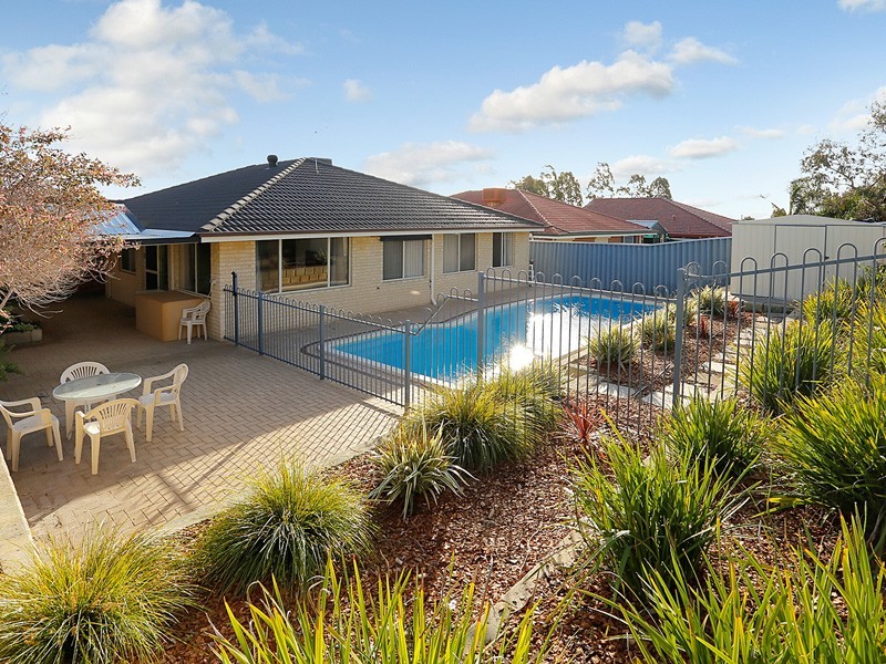 15 Ridge Road, Cockburn Central WA 6164