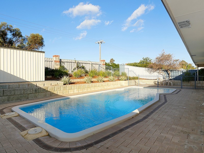 15 Ridge Road, Cockburn Central WA 6164