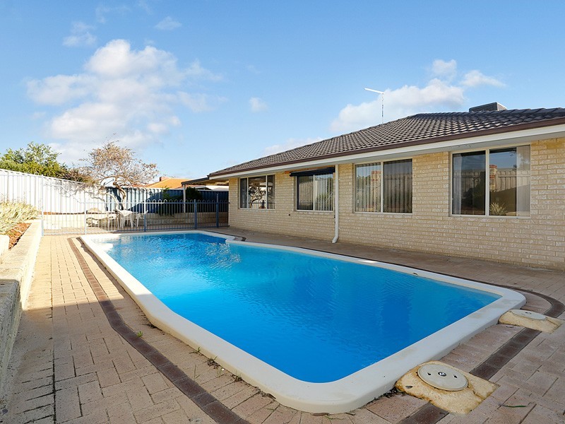 15 Ridge Road, Cockburn Central WA 6164