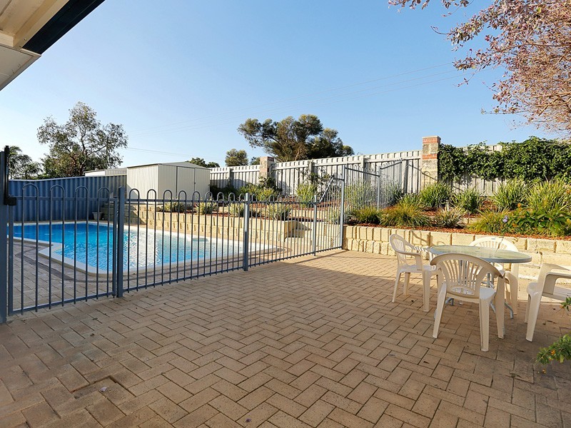 15 Ridge Road, Cockburn Central WA 6164