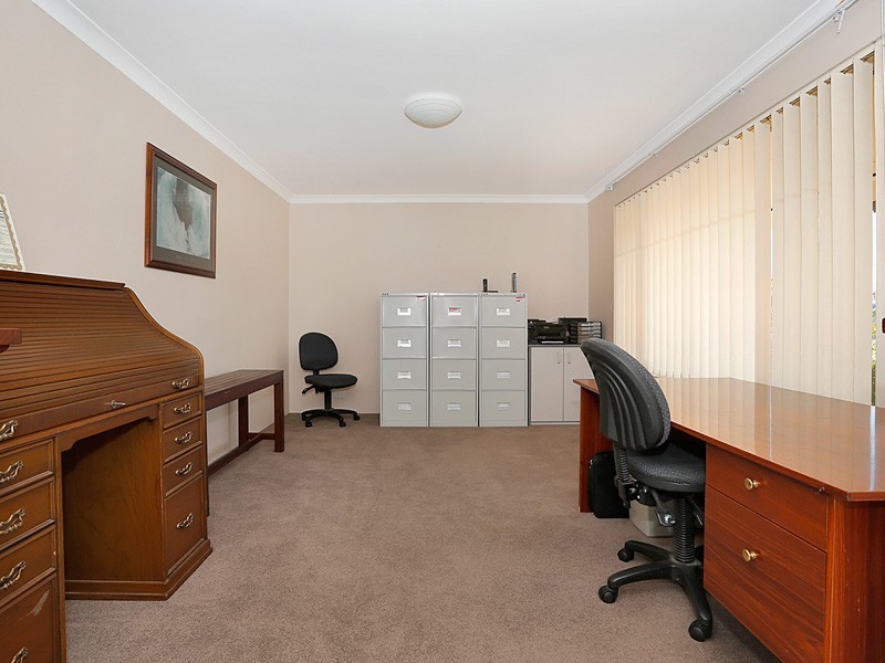 15 Ridge Road, Cockburn Central WA 6164