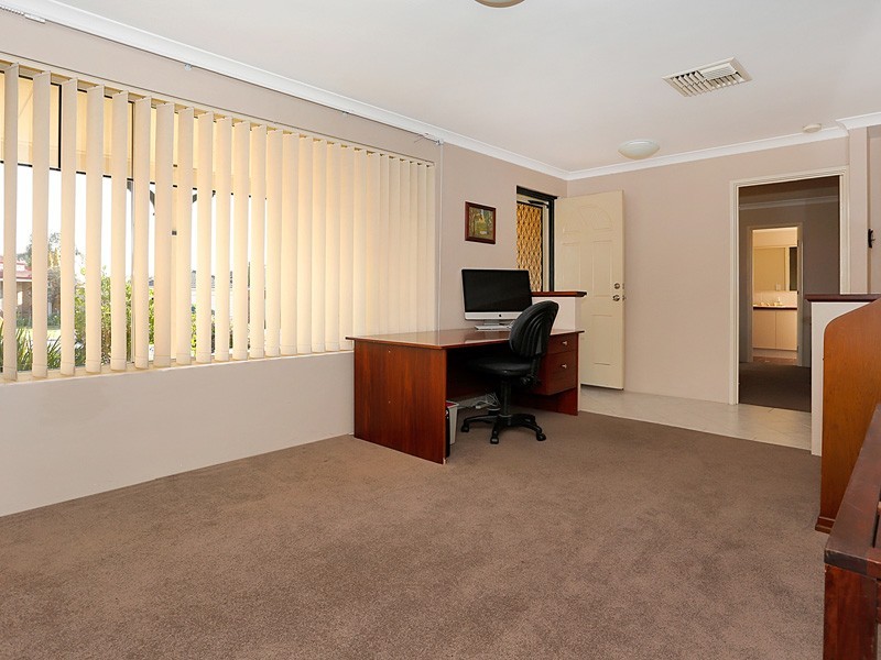 15 Ridge Road, Cockburn Central WA 6164