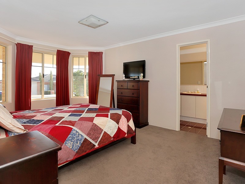 15 Ridge Road, Cockburn Central WA 6164