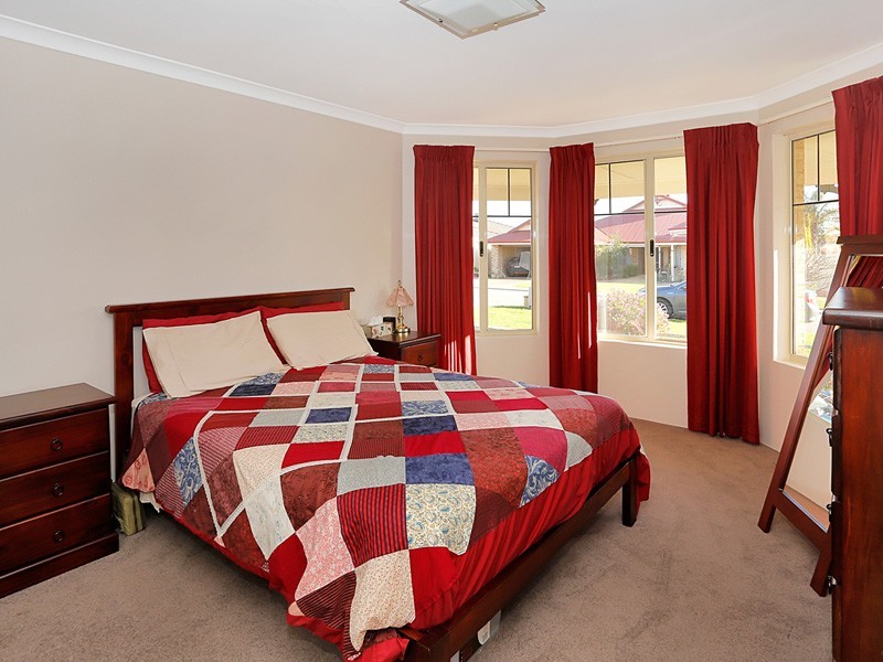 15 Ridge Road, Cockburn Central WA 6164