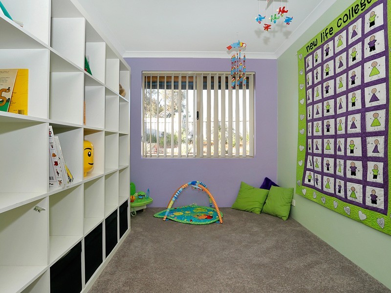 15 Ridge Road, Cockburn Central WA 6164