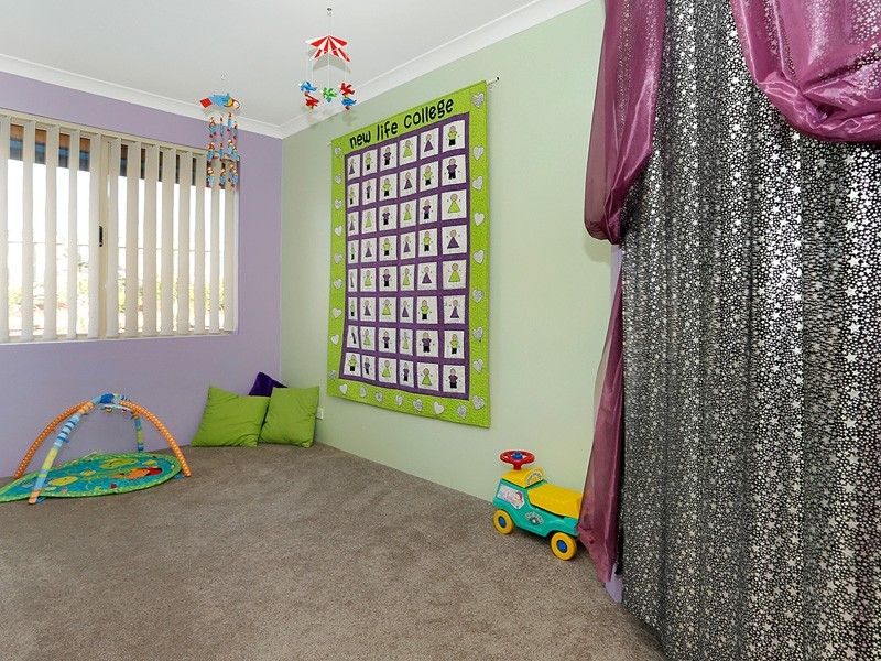 15 Ridge Road, Cockburn Central WA 6164