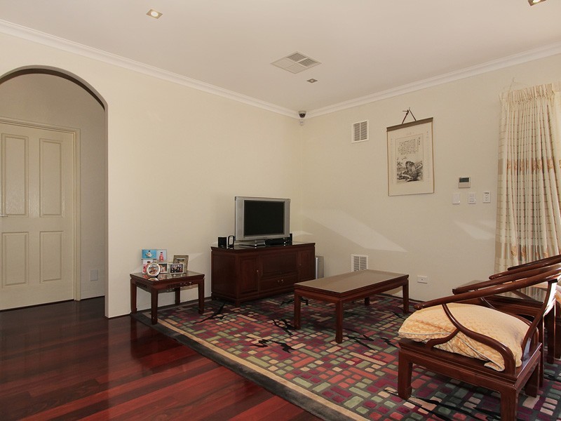 28 Glen Iris Drive, Jandakot WA 6164