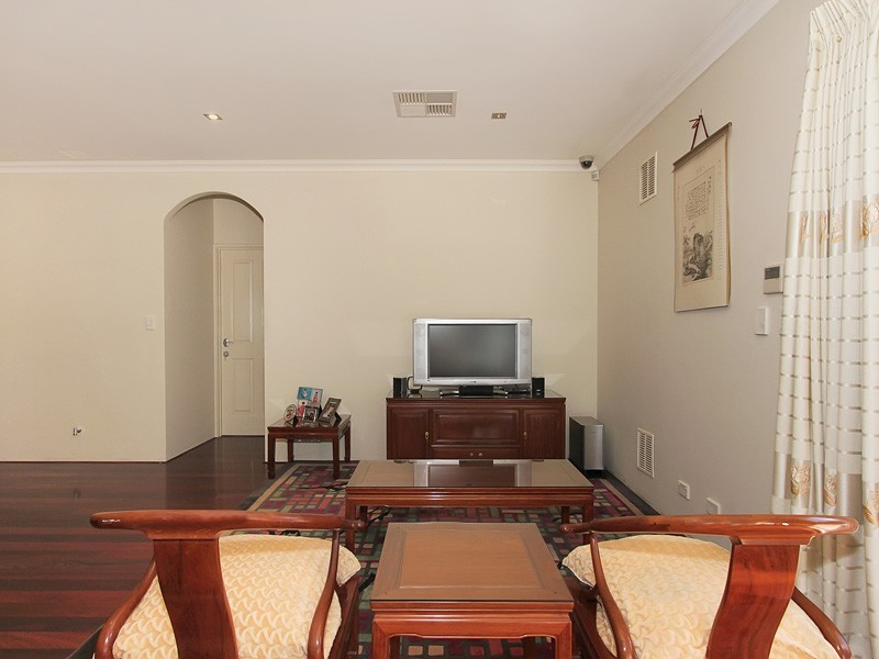 28 Glen Iris Drive, Jandakot WA 6164