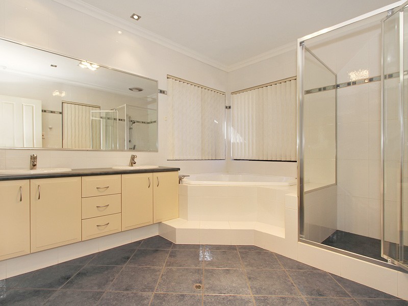 28 Glen Iris Drive, Jandakot WA 6164