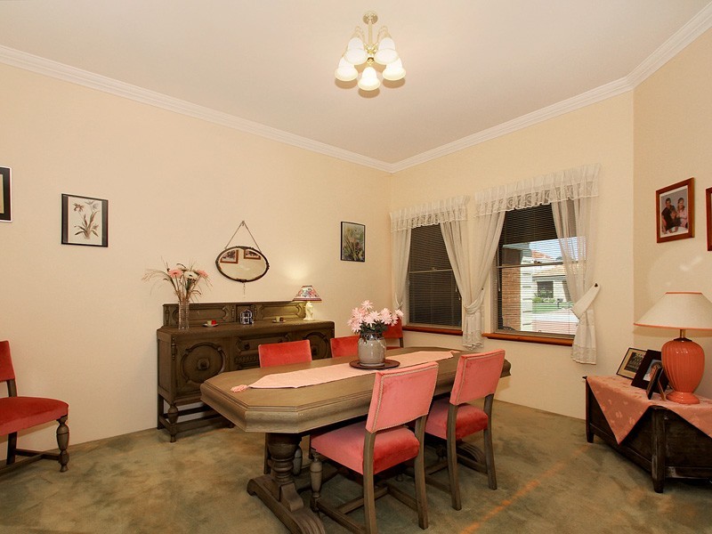 15 Kooralbyn Valley Crescent, Jandakot WA 6164