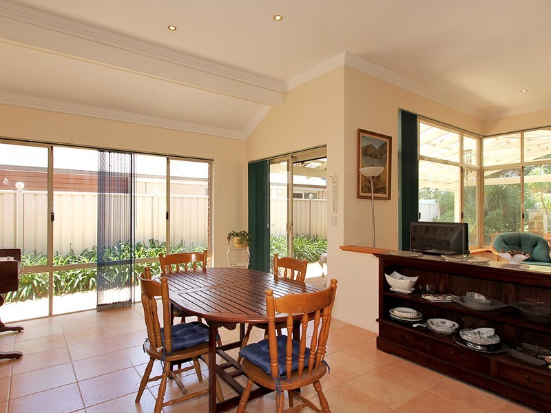 15 Kooralbyn Valley Crescent, Jandakot WA 6164