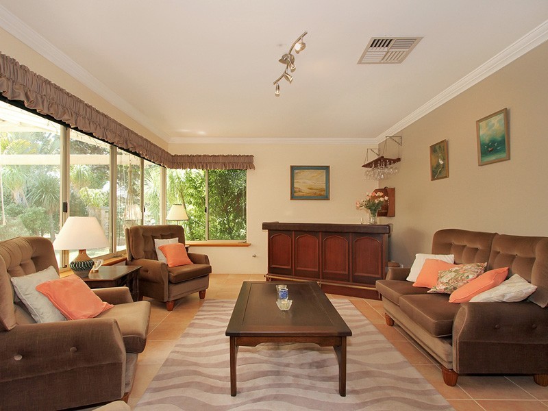 15 Kooralbyn Valley Crescent, Jandakot WA 6164