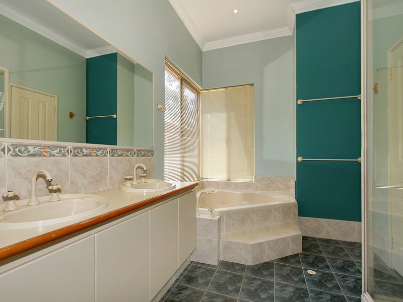 15 Kooralbyn Valley Crescent, Jandakot WA 6164