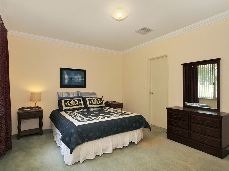 15 Kooralbyn Valley Crescent, Jandakot WA 6164