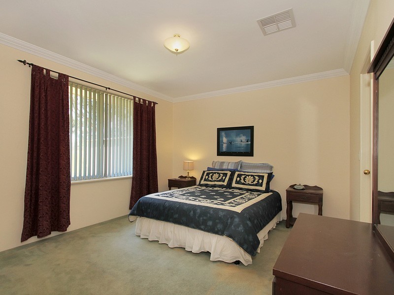 15 Kooralbyn Valley Crescent, Jandakot WA 6164