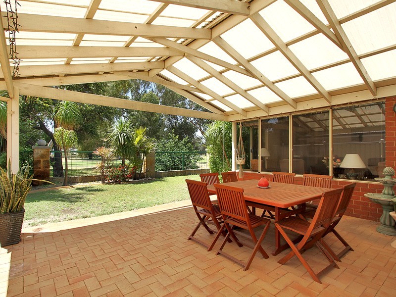 15 Kooralbyn Valley Crescent, Jandakot WA 6164