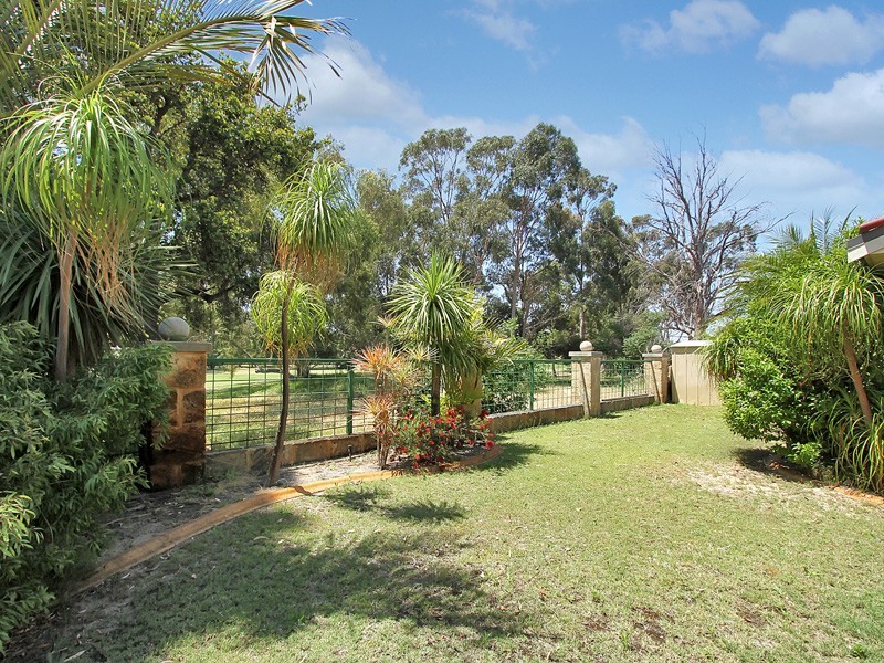 15 Kooralbyn Valley Crescent, Jandakot WA 6164