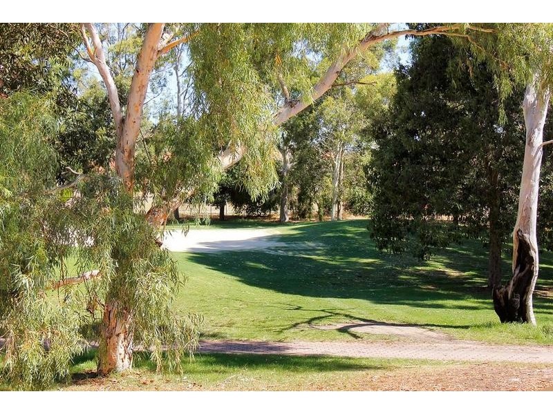 15 Kooralbyn Valley Crescent, Jandakot WA 6164