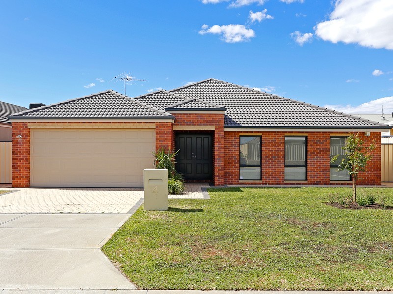 4 Madison Link, Success WA 6164