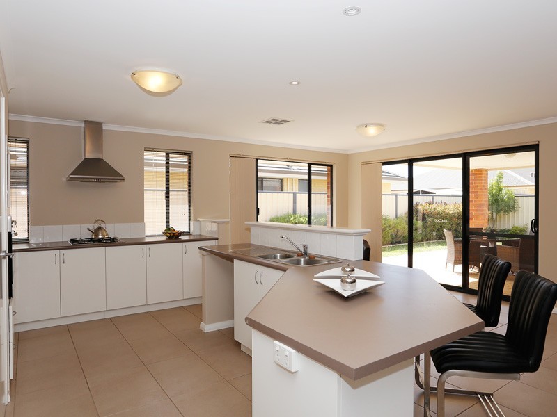 4 Madison Link, Success WA 6164