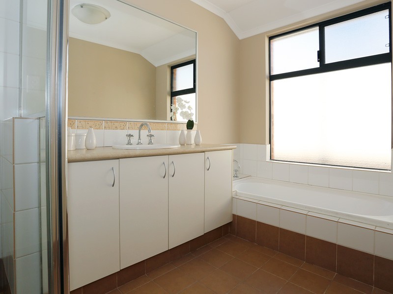 4 Madison Link, Success WA 6164