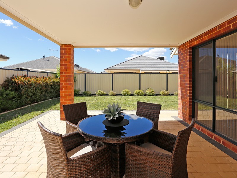 4 Madison Link, Success WA 6164