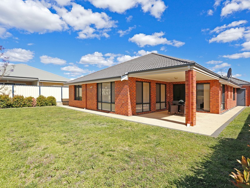 4 Madison Link, Success WA 6164