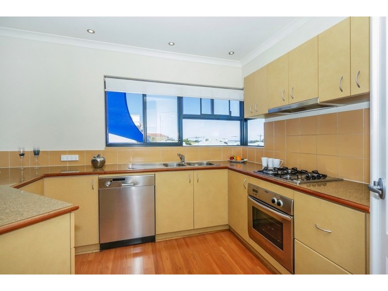 4/12 Boyd Crescent, Hamilton Hill WA 6163