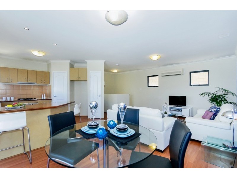 4/12 Boyd Crescent, Hamilton Hill WA 6163