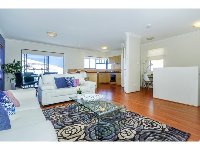 4/12 Boyd Crescent, Hamilton Hill WA 6163