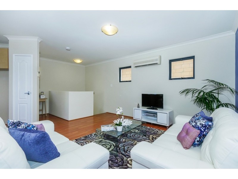 4/12 Boyd Crescent, Hamilton Hill WA 6163