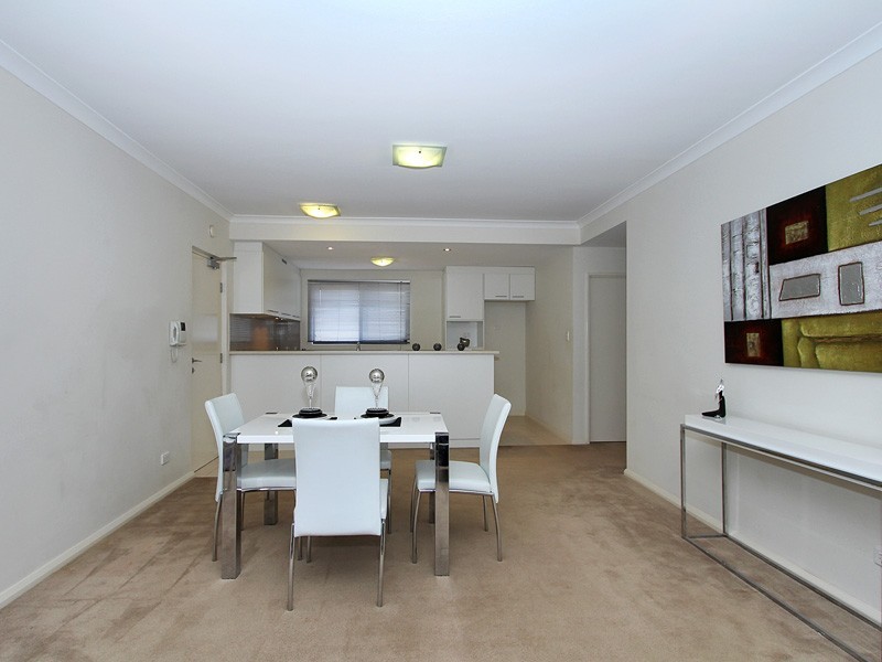 33/2 Stockton Bend, Cockburn Central WA 6164