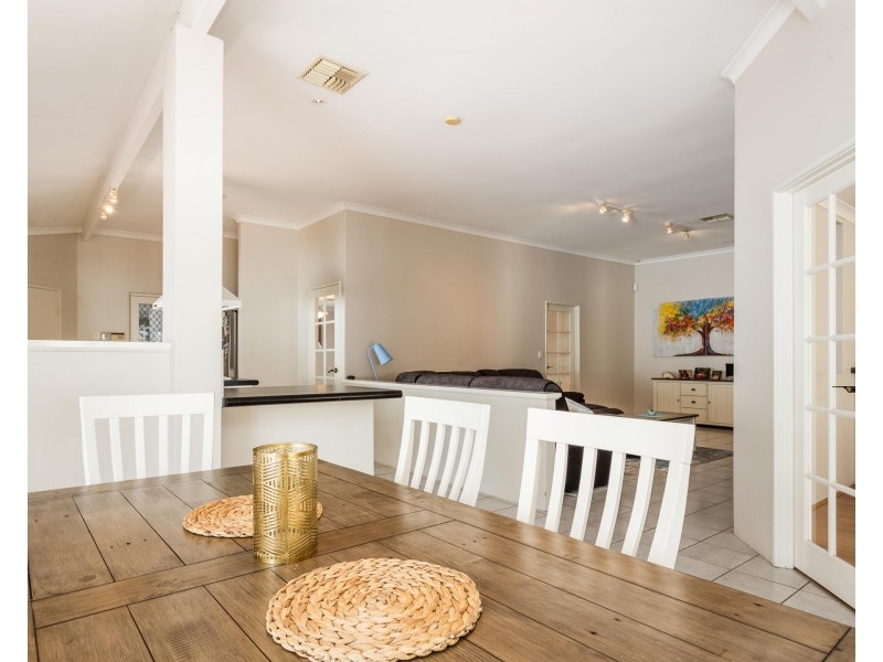 12 Turtle Point Cove, Jandakot WA 6164