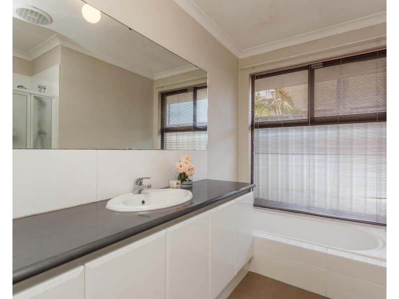 12 Turtle Point Cove, Jandakot WA 6164