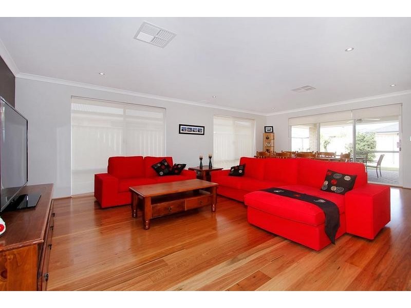 16 Kinloch Pass, Aubin Grove WA 6164