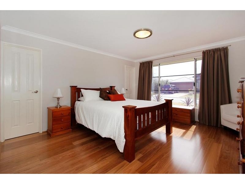 16 Kinloch Pass, Aubin Grove WA 6164