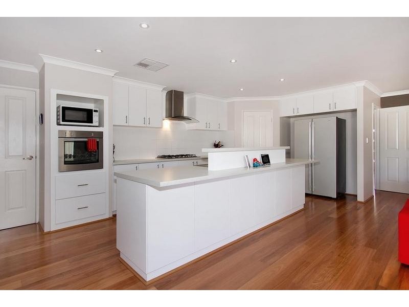 16 Kinloch Pass, Aubin Grove WA 6164