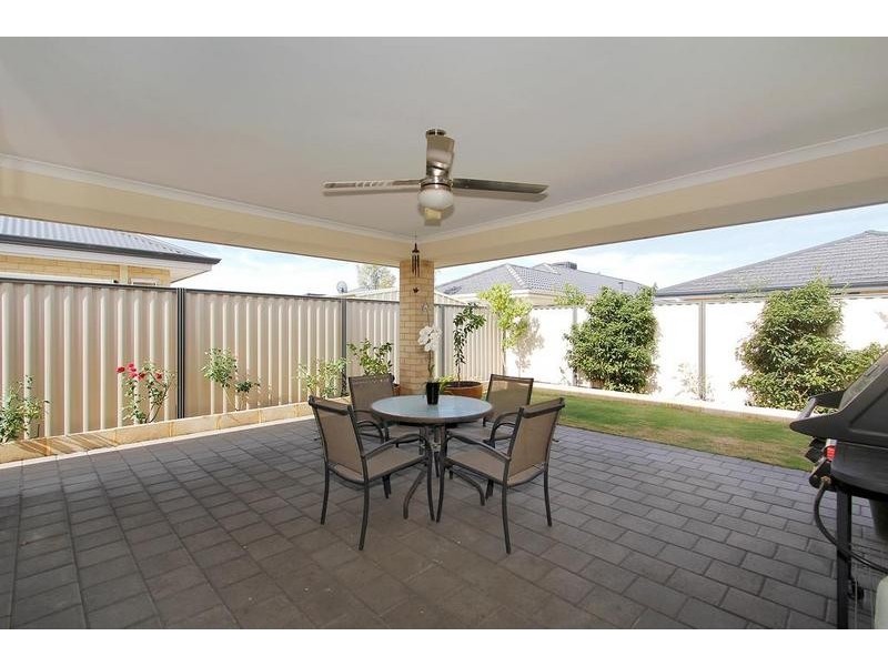 16 Kinloch Pass, Aubin Grove WA 6164