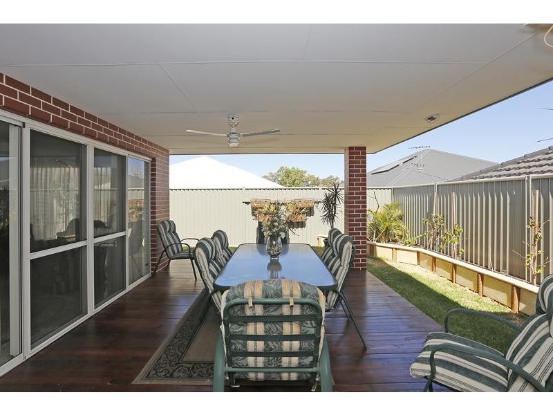 6 Hartz Way, Wandi WA 6167