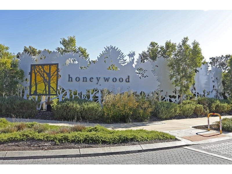 6 Hartz Way, Wandi WA 6167