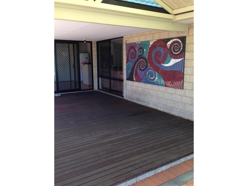 8 Dongara Way, South Lake WA 6164