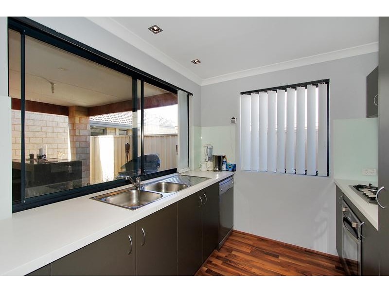 1/12 Peppermint Gardens, Aubin Grove WA 6164