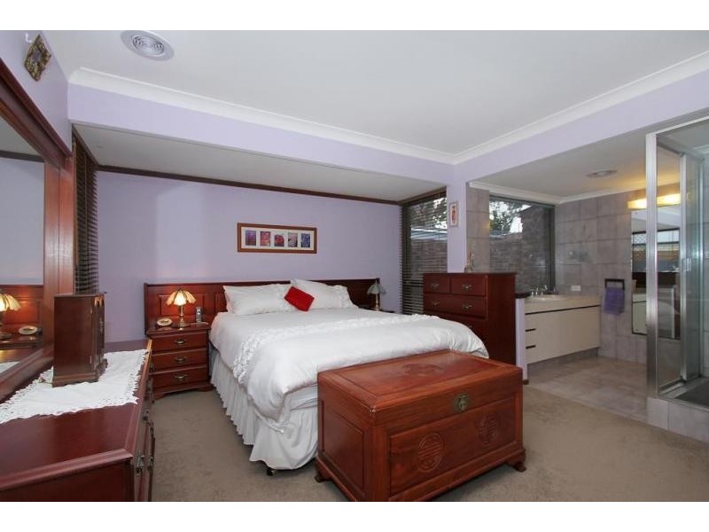 11 Dain Court, Leeming WA 6149