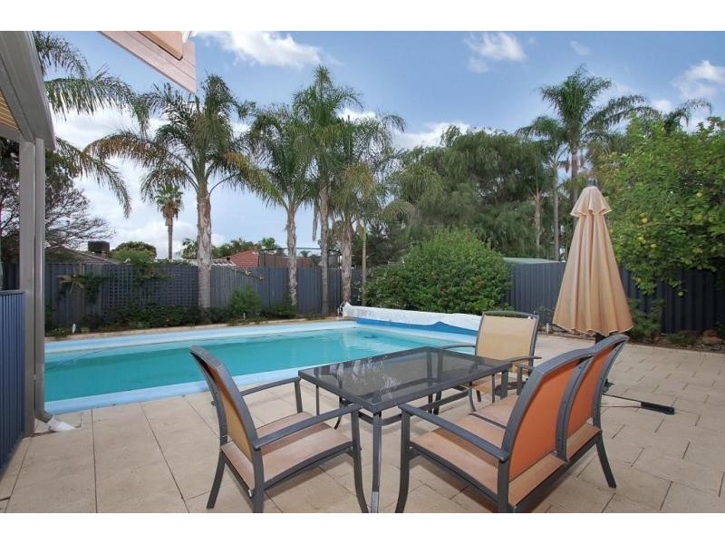 11 Dain Court, Leeming WA 6149