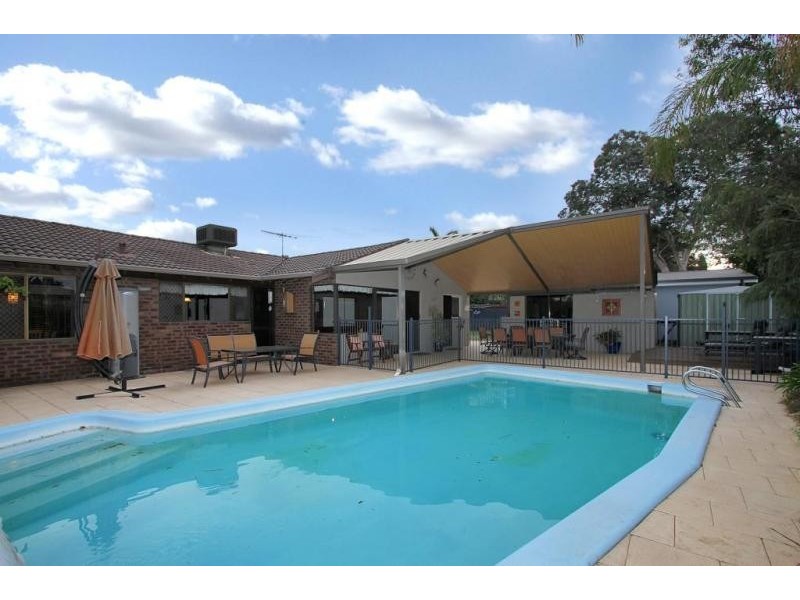 11 Dain Court, Leeming WA 6149