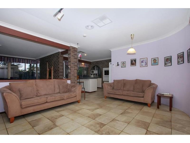 11 Dain Court, Leeming WA 6149