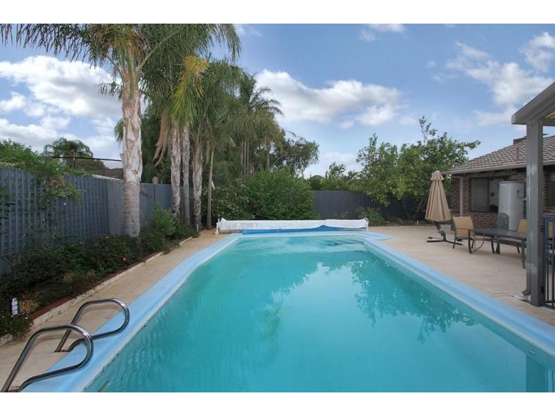 11 Dain Court, Leeming WA 6149