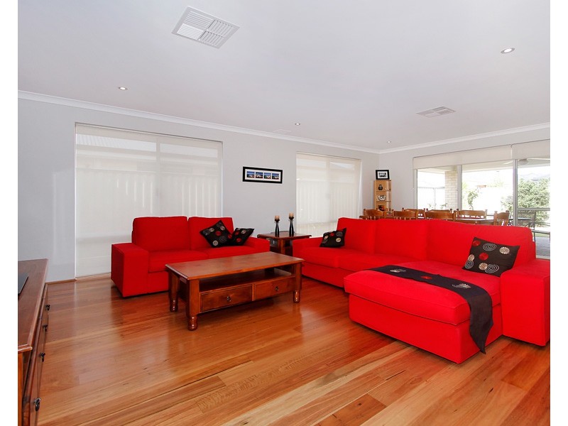 16 Kinloch Pass, Aubin Grove WA 6164