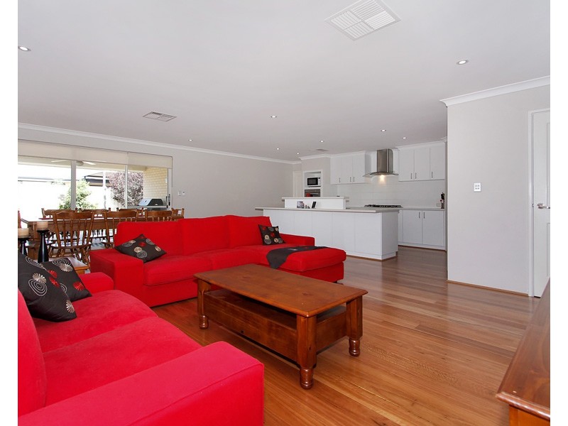 16 Kinloch Pass, Aubin Grove WA 6164