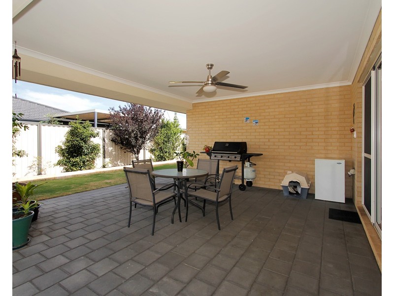 16 Kinloch Pass, Aubin Grove WA 6164